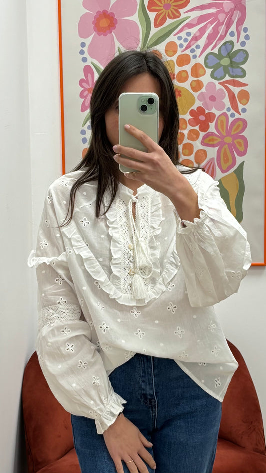 Blouse blanche à manches longue brodée