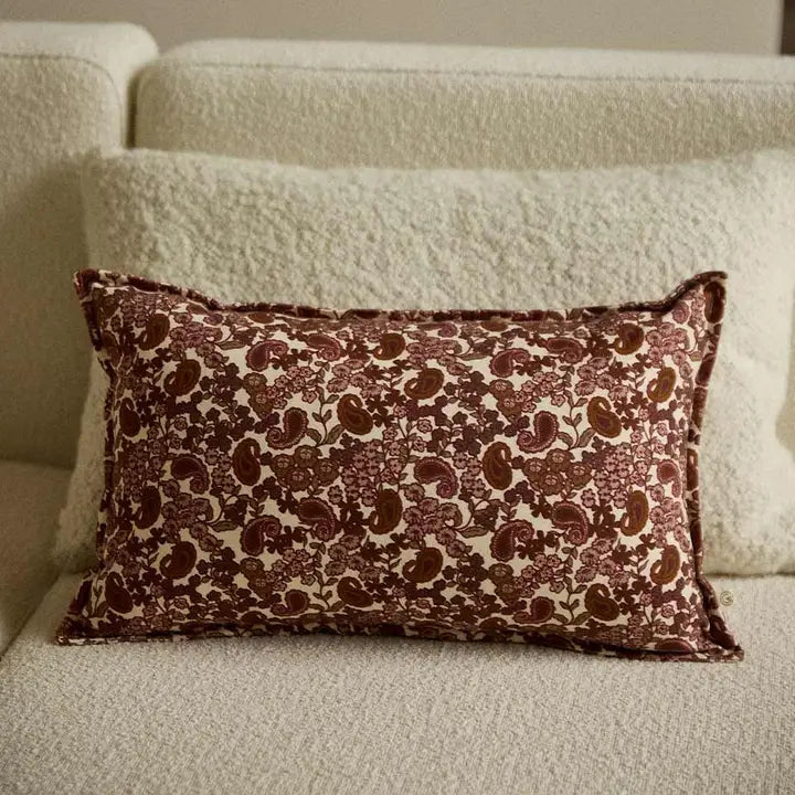 Coussin à motifs clairs