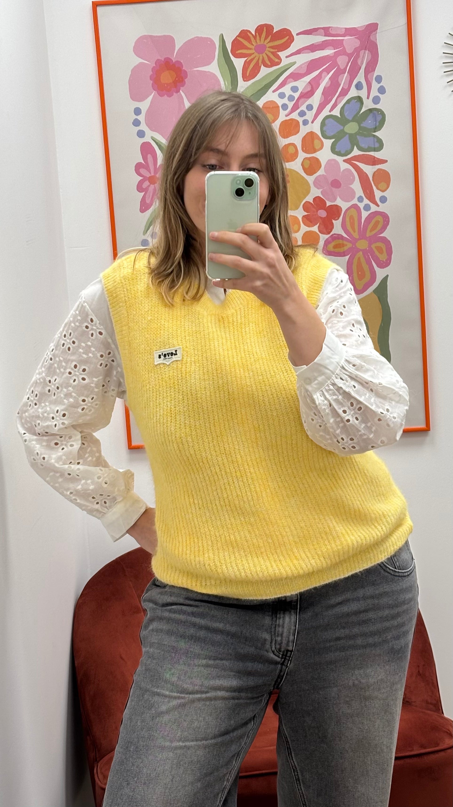 Pull en maille sans manche jaune