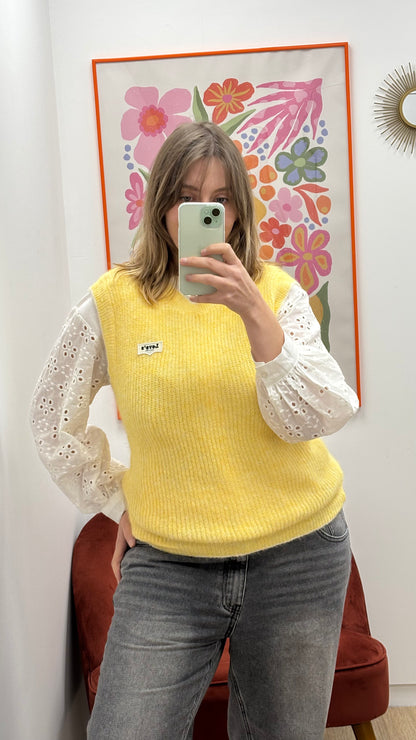 Pull en maille sans manche jaune