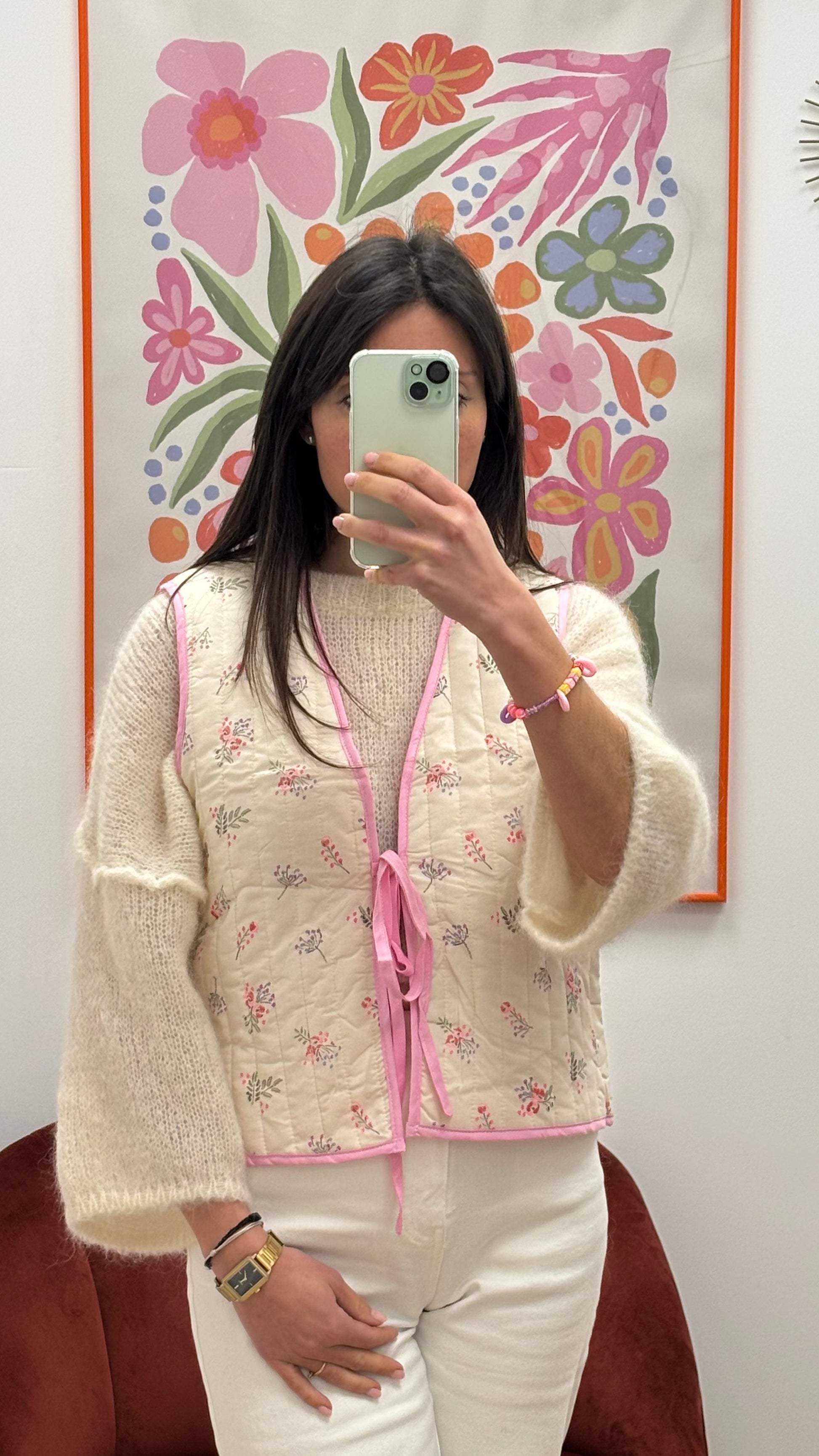 Veste sans manche blanche à motifs floraux à nouer